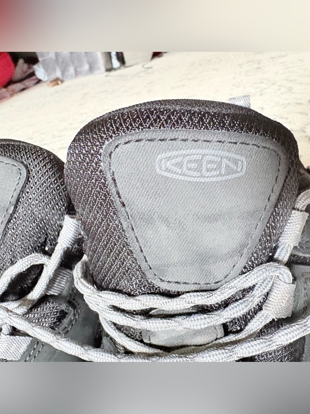 Keen Men's Black Gray Low-Cut Hiking Boots - Picture 4 of 6